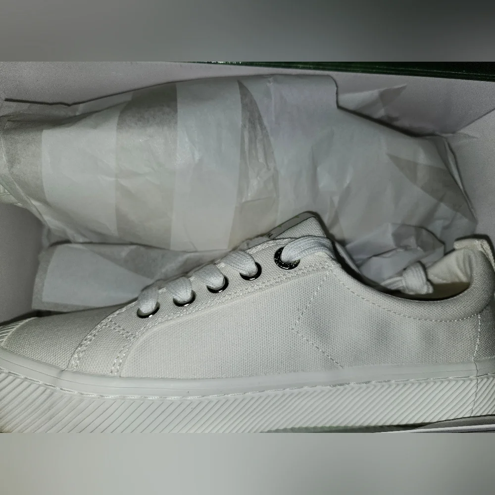 Cariuma OCA Off-White Low Canvas Sneakers Unisex NIB Unisex Woman 8 Men 6.5 - Picture 10 of 11